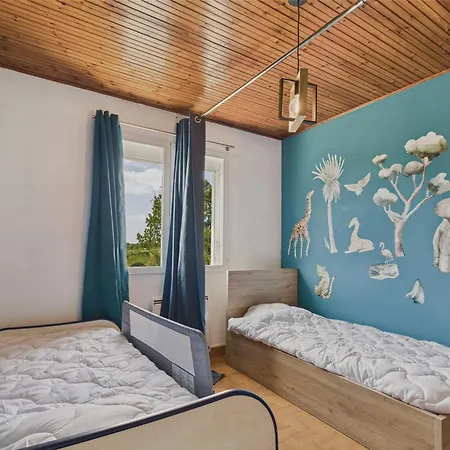 Maison Pour 2 Adultes Et 2 Enfants Avec Jardin Le Bernard