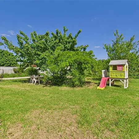 Maison Pour 2 Adultes Et 2 Enfants Avec Jardin *