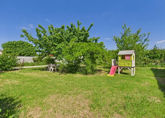 Maison Pour 2 Adultes Et 2 Enfants Avec Jardin *
